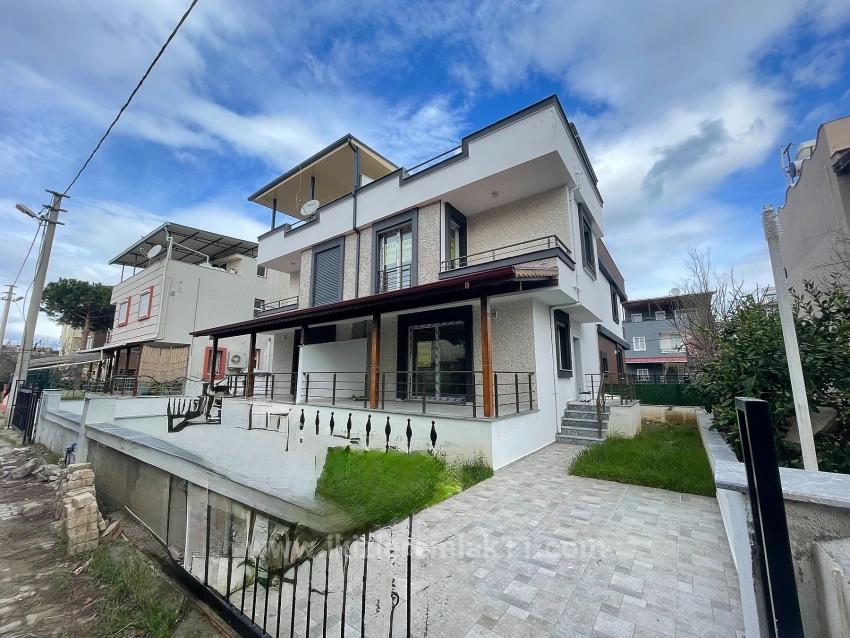 Для продажи Вилла 3+1 в Cumhuriyet Seferihisar Doğanbey - 175 m²