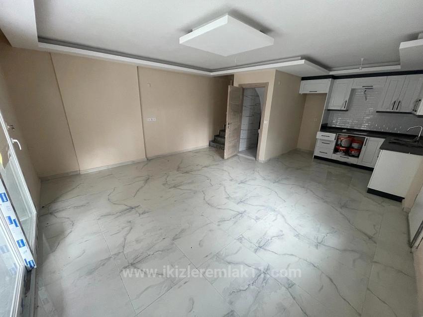 Для продажи Вилла 3+1 в Cumhuriyet Seferihisar Doğanbey - 175 m²