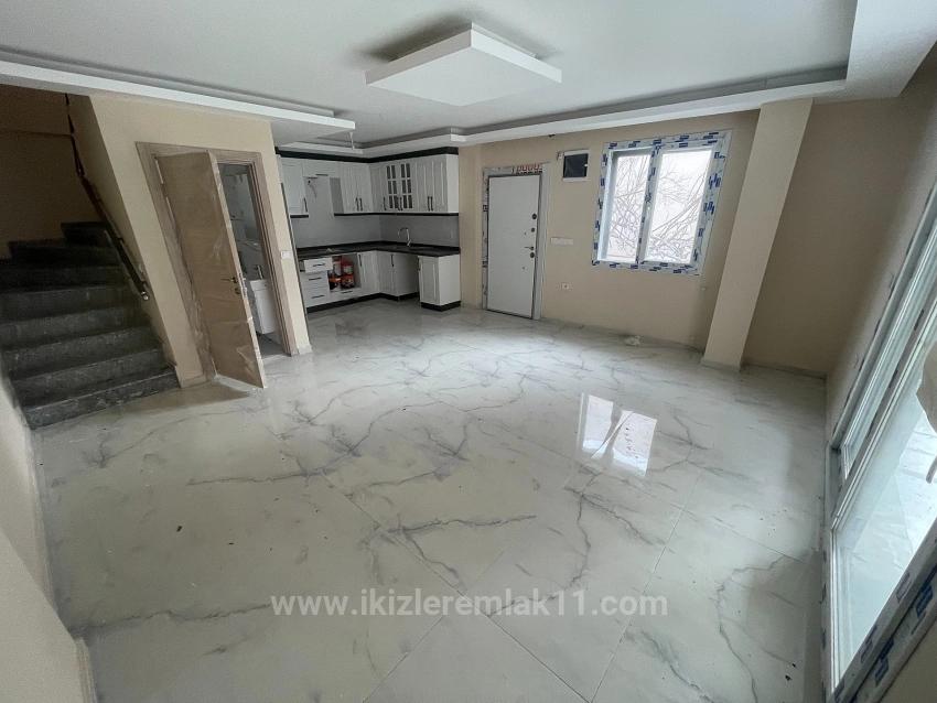 Роскошная Вилла 3+1 На Продажу В Районе Сеферихисар-Доганбей, Просторное Место, Очень Близко К Морю