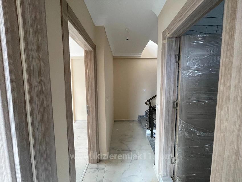 Роскошная Вилла 3+1 На Продажу В Районе Сеферихисар-Доганбей, Просторное Место, Очень Близко К Морю