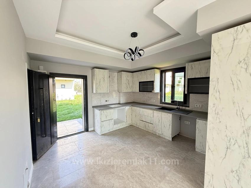 Летний Дом-Дуплекс 3+1 С Бассейном В Сеферихисар Доганбей