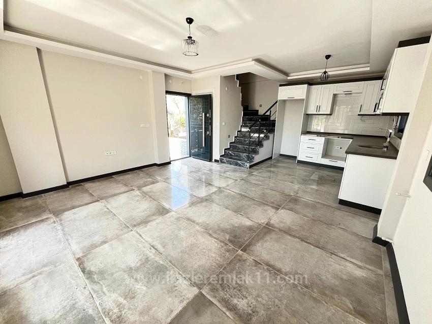 Совершенно Новая Отдельная Вилла 3+1 С Большим Садом На Продажу В Сеферихисаре Доганбей