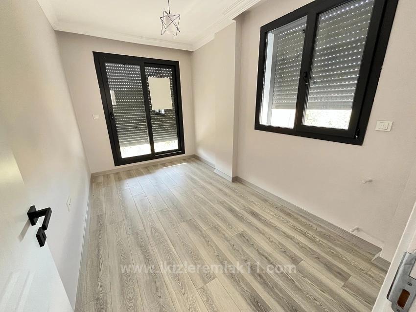 Совершенно Новая Отдельная Вилла 3+1 С Большим Садом На Продажу В Сеферихисаре Доганбей