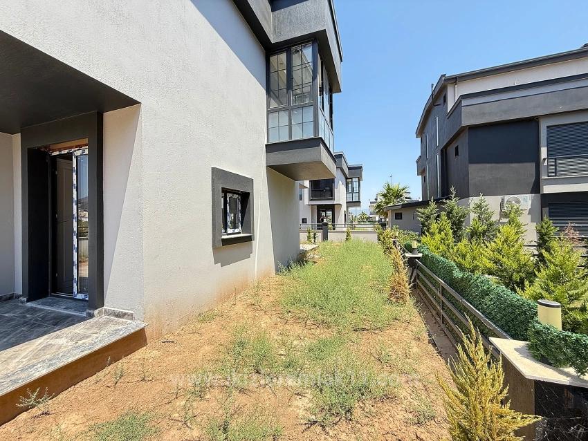 Вилла 2 + 1 С Отдельным Садом На Продажу В Сеферихисар Доганбей