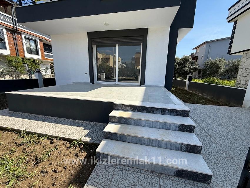 Для продажи Вилла 3+1 в Cumhuriyet Seferihisar Doğanbey - 300 m²