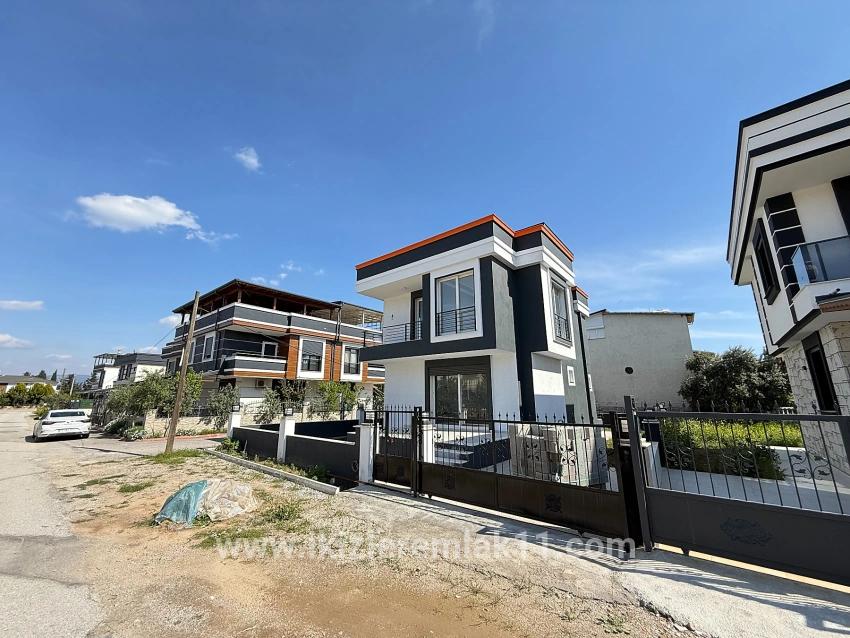Для продажи Вилла 3+1 в Cumhuriyet Seferihisar Doğanbey - 300 m²