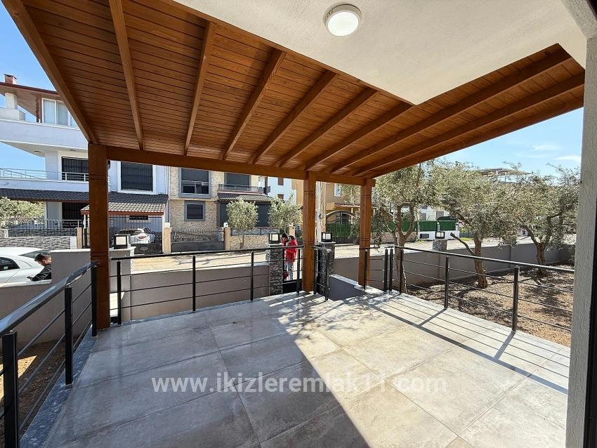 Для продажи Вилла 2+1 в Cumhuriyet Seferihisar Doğanbey - 165 m²
