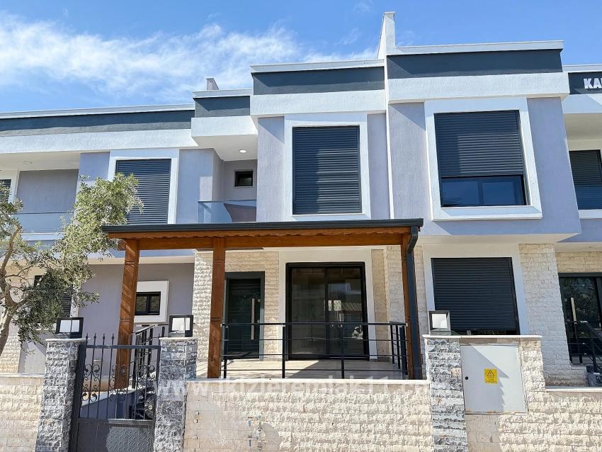 Для продажи Вилла 2+1 в Cumhuriyet Seferihisar Doğanbey - 165 m²