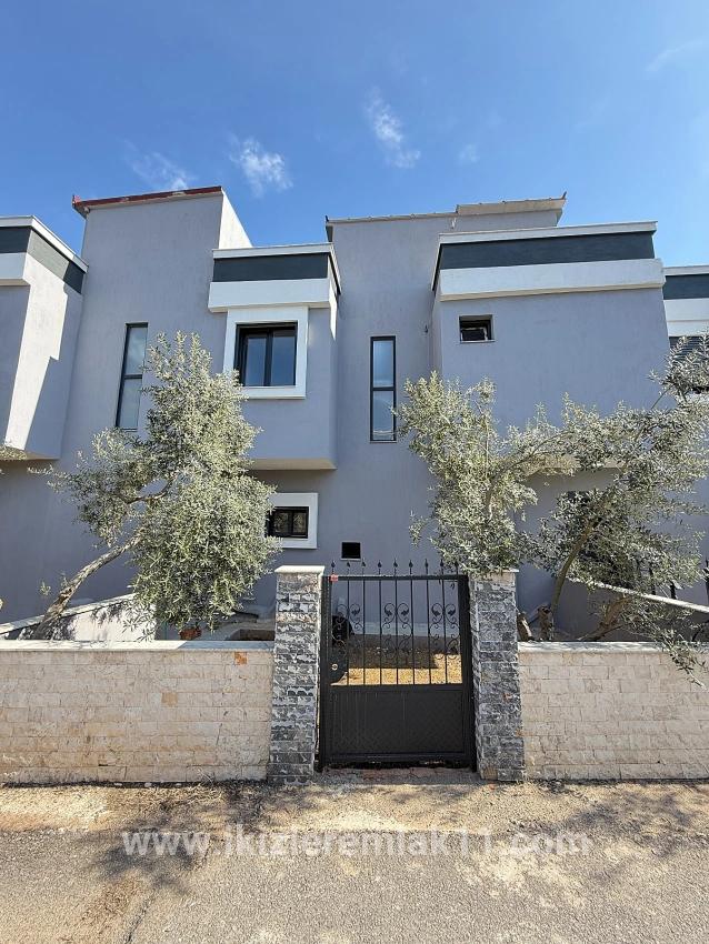 Для продажи Вилла 2+1 в Cumhuriyet Seferihisar Doğanbey - 165 m²
