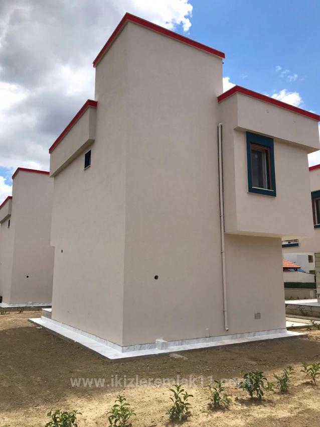 Для продажи Семейный дом 3+1 в Cumhuriyet Seferihisar Doğanbey - 180 m²