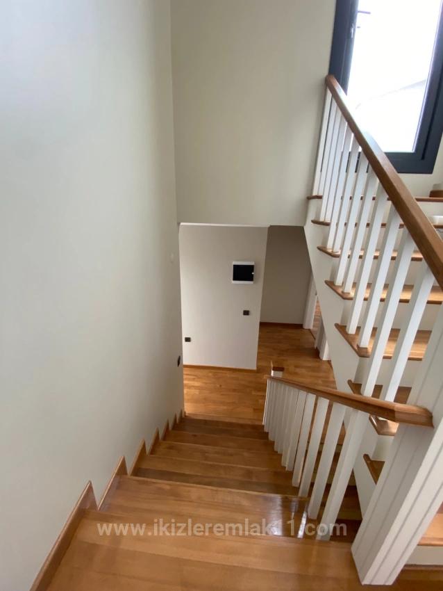 Роскошная Вилла Площадью 750 Квадратных Метров 4 + 2 С Частным Бассейном На Продажу В Измире, Сеферихисар Дюздже