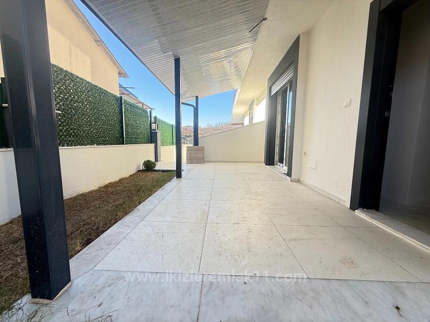 Продается Новый Двухэтажный Летний Домик С Садом (2 Спальни, 1 Ванная Комната) В Паямлы, Сеферихисар.