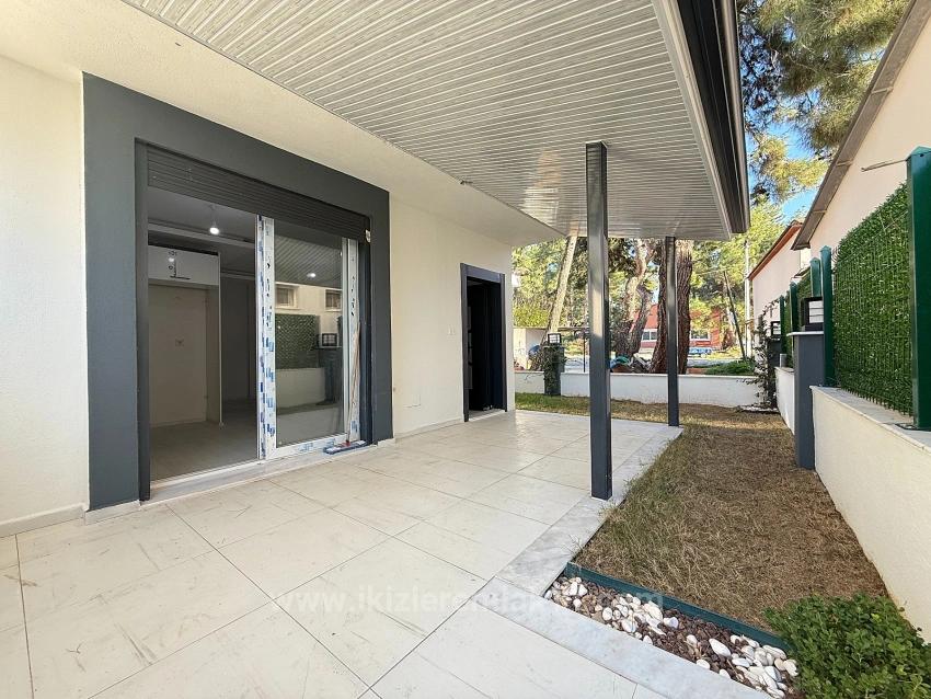 Продается Новый Двухэтажный Летний Домик С Садом (2 Спальни, 1 Ванная Комната) В Паямлы, Сеферихисар.