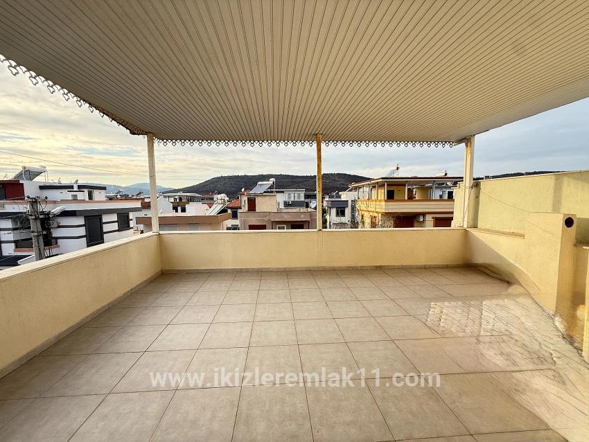 Для продажи Семейный дом 5+1 в Cumhuriyet Seferihisar Doğanbey - 200 m²