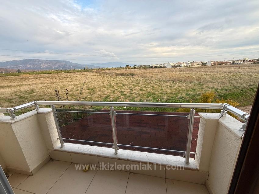 Для продажи Семейный дом 5+1 в Cumhuriyet Seferihisar Doğanbey - 200 m²