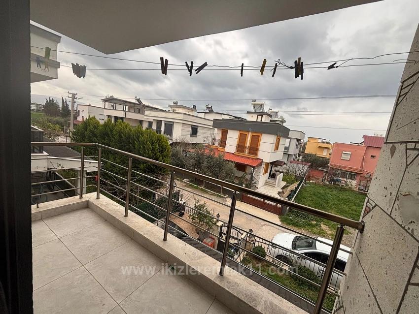 В Сеферихисаре Doğanbey Продается 3+1 Бесплатный Двуэтажный Дом С Садом Для Летнего Отдыха