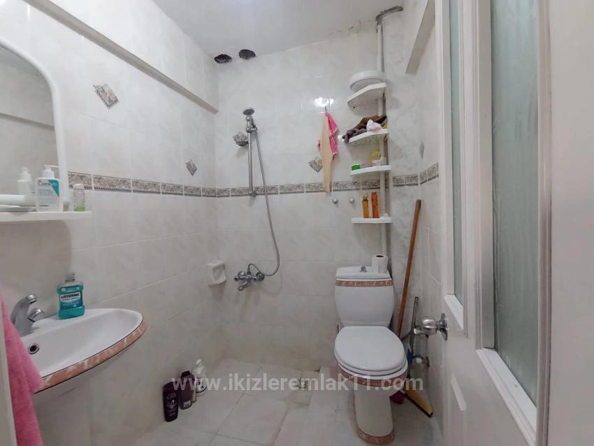 Для продажи Семейный дом 6+1 в Cumhuriyet Seferihisar Doğanbey - 200 m²