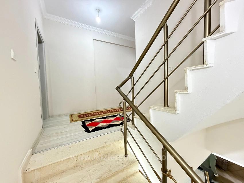 Продается Просторная Вилла/Летний Домик С 3 Спальнями И 1 Ванной Комнатой По Доступной Цене В Уркмезе, Сеферихисар.