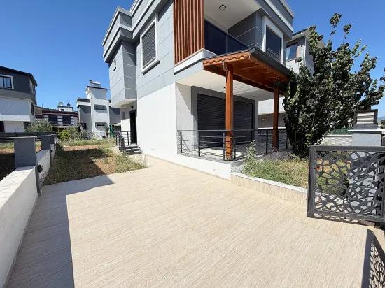 В Ürkmez Doğanbey Продажа Новой Отдельной Просторной Виллы 3+1