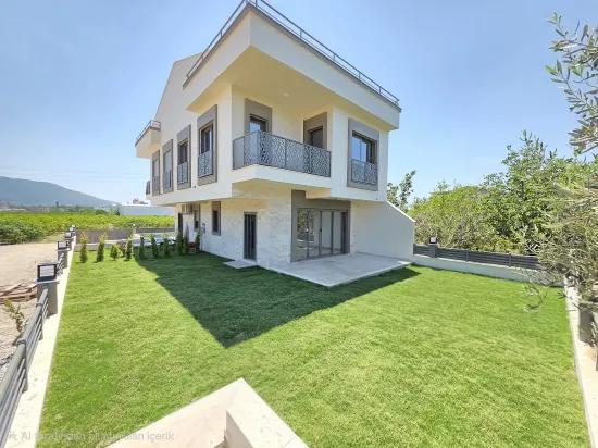 В Районе Гümüldür İnönü Квартал, До Моря 450 Метров, Просторный Сад, Новый 4+1!