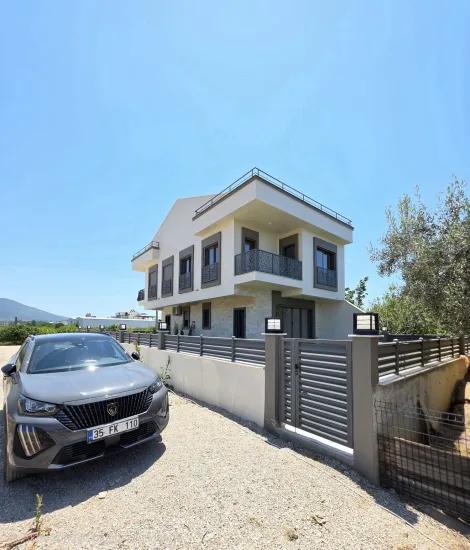 В Районе Гümüldür İnönü Квартал, До Моря 450 Метров, Просторный Сад, Новый 4+1!