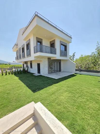 В Районе Гümüldür İnönü Квартал, До Моря 450 Метров, Просторный Сад, Новый 4+1!