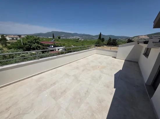 В Районе Гümüldür İnönü Квартал, До Моря 450 Метров, Просторный Сад, Новый 4+1!