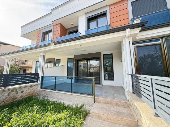 Продается Новая Двухэтажная Вилла/Летний Дом С 3 Спальнями И 1 Ванной Комнатой В Доганбее, Сеферихисар.