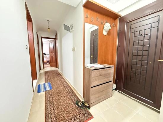 Продается 2+1 Квартира Площадью 80 М2 В Центре Сеферихисара Уркмез. Дополнительный Ремонт Не Требуется.
