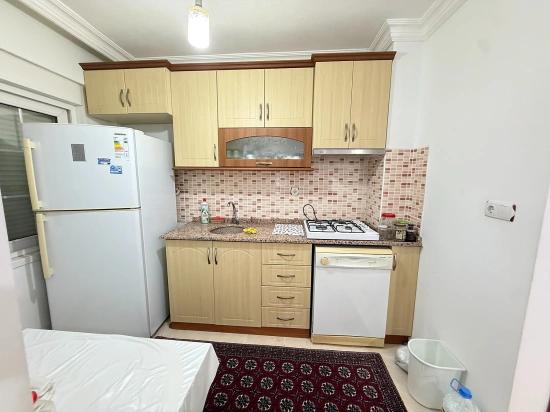 Продается 2+1 Квартира Площадью 80 М2 В Центре Сеферихисара Уркмез. Дополнительный Ремонт Не Требуется.