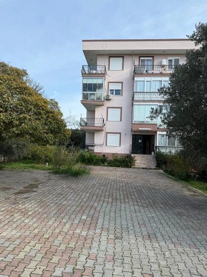 Продается 2+1 Квартира Площадью 80 М2 В Центре Сеферихисара Уркмез. Дополнительный Ремонт Не Требуется.