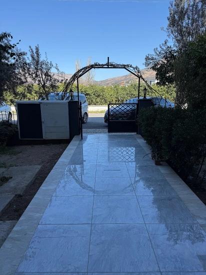 Квартира 2+1 На Первом Этаже С Садом На Продажу В Центре Сеферихисар Юрмез.