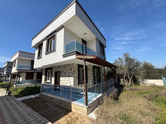 В Сеферихисаре Doğanbey Продается Отдельный Широкий Садовый 3+1 Вилла