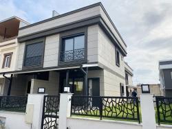 Продажа Виллы С Садом Недалеко От Моря В Юрмез Доганбей, 2+1