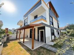 Для Продажи Вилла 3+1 в Cumhuriyet Seferihisar Doğanbey - 160 m²