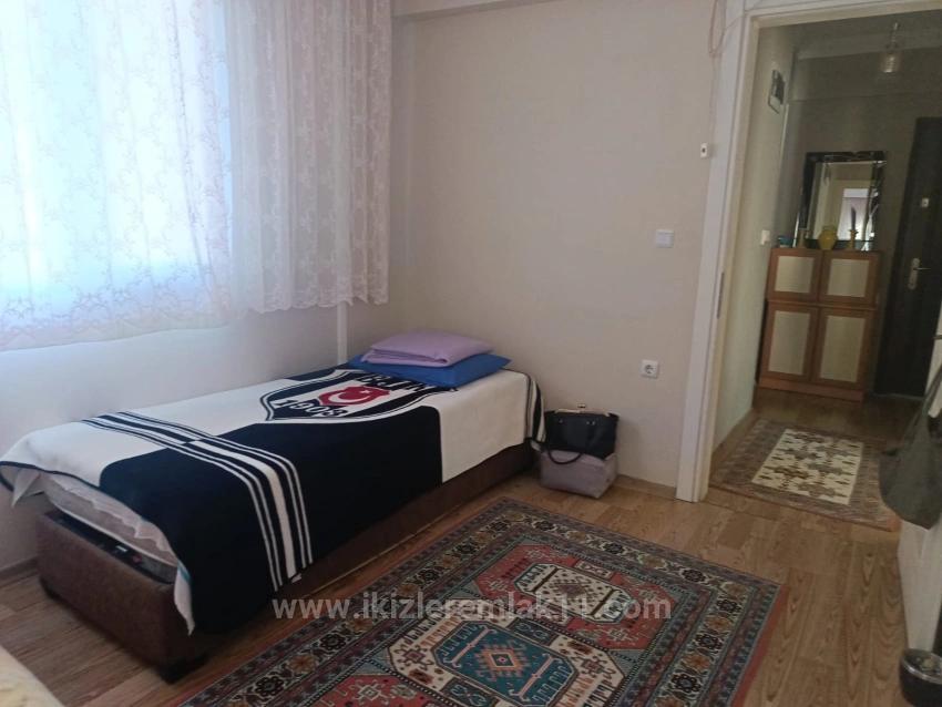 Seferihisar Ürkmez Merkez’de Satılık 2 + 1 Ara Kat Daire