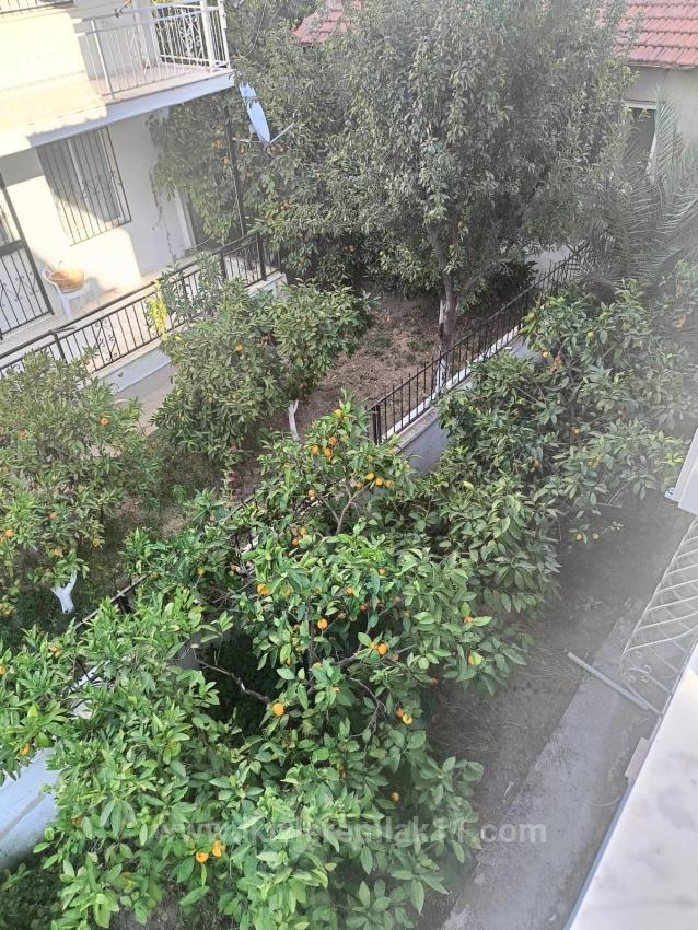 Seferihisar Ürkmez Merkez’de Satılık 2 + 1 Ara Kat Daire