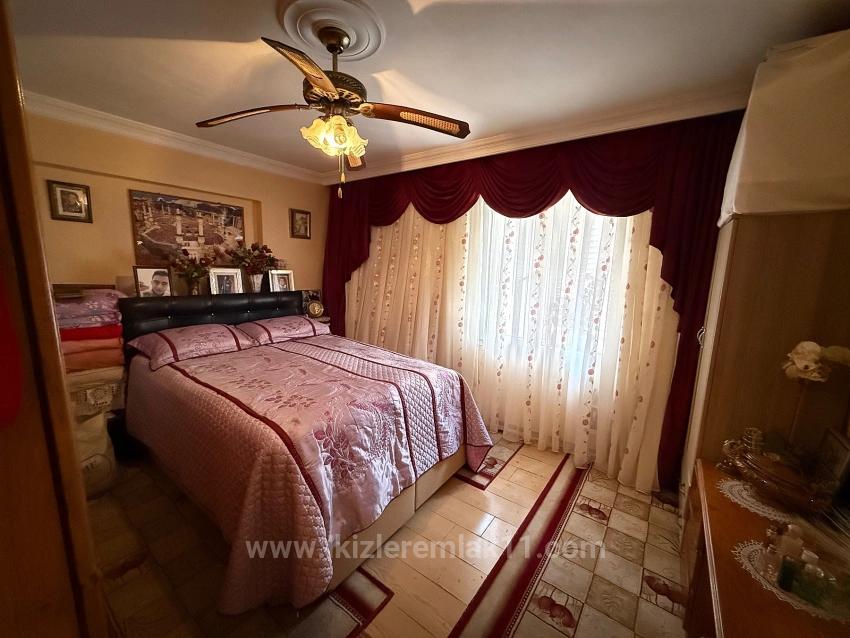 Seferihisar Ürkmez Merkez'de Satılık 2+1 Daire 80M2 Denize 200M