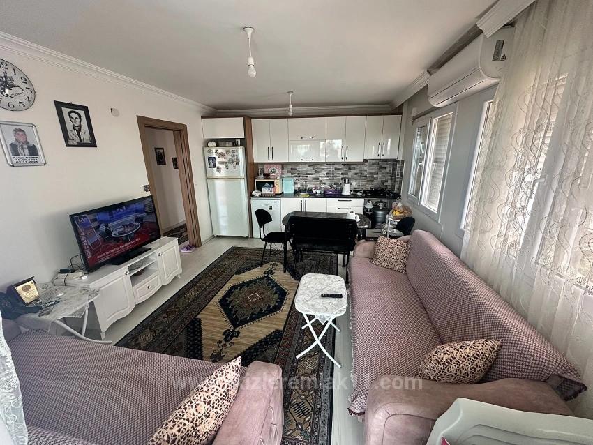 Seferihisar Ürkmez Merkez'de Satılık 2+1 Daire 80M2 Denize 200M