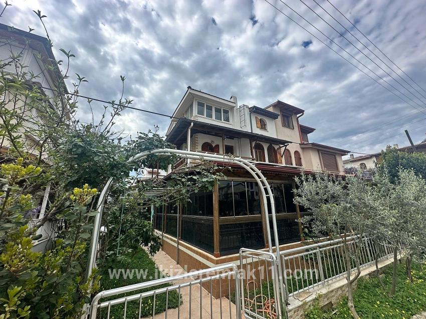 Seferihisar Doğanbey Cumhuriyet Mah. Satılık 3+1 Yazlık - 160 m²