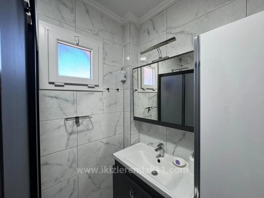 Seferihisar Doğanbey Cumhuriyet Mah. Satılık 4+1 Villa - 165 m²