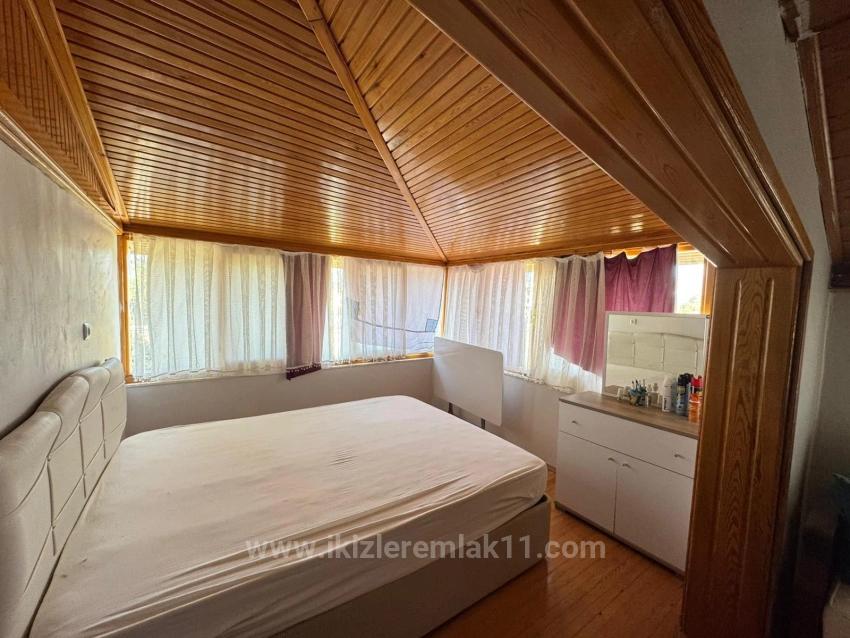 Seferihisar’cumhuriyet Mahallesi, Meltem Tur Sitesi Deniz Tarafında Satılık 4+1 Villa