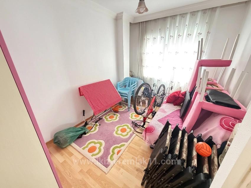 Seferihisar Ürkmez Merkezde Satılık Ara Kat Ferah 2+1 Daire