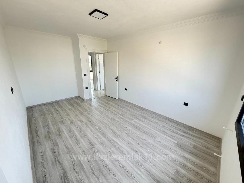 Seferihisar Doğanbey'de Denıze Yakın Satılık Genıs Bahcelı Sıfır 3+1 Villa