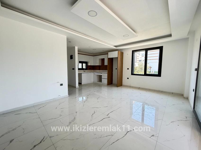 Seferihisar Doğanbey Cumhuriyet Mah. Satılık 3+1 Villa - 220 m²