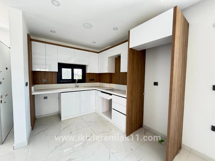 Seferihisar Doğanbey Cumhuriyet Mah. Satılık 3+1 Villa - 220 m²