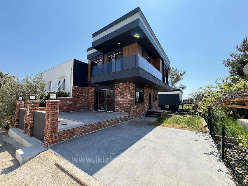 Seferihisar Doğanbey'de Satılık Sıfır Tek Müstakil 3+1 Villa