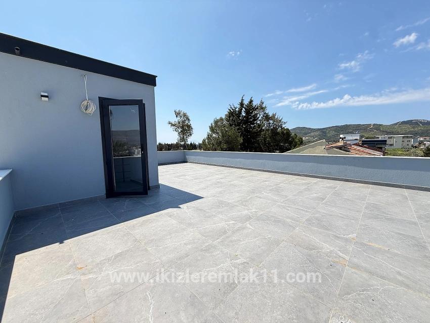 Seferihisar Doğanbey Cumhuriyet Mah. Satılık 3+1 Villa - 200 m²