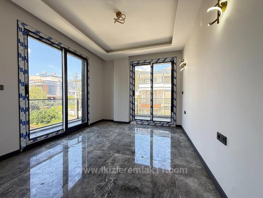 Seferihisar Doğanbey'de Satılık Sıfır Tek Müstakil 3+1 Villa