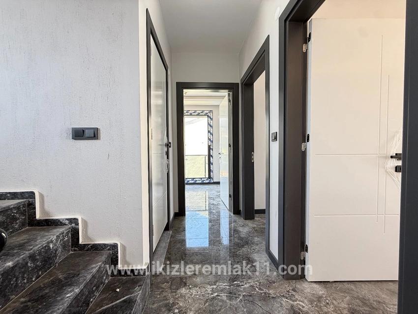 Seferihisar Doğanbey Cumhuriyet Mah. Satılık 3+1 Villa - 200 m²